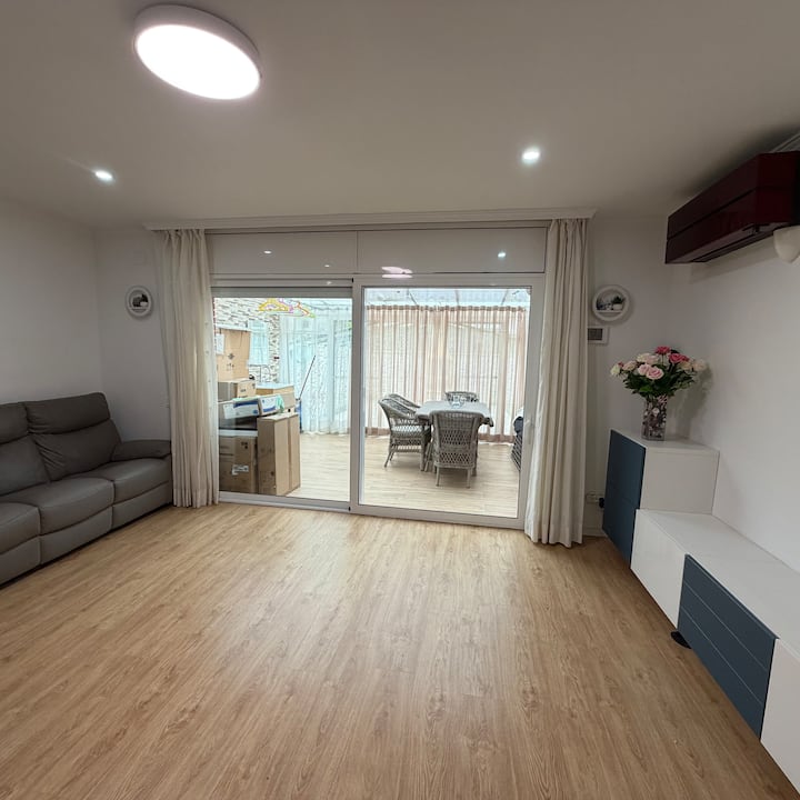Terrace House 256 M2 With Private Parking - Castelldefels
