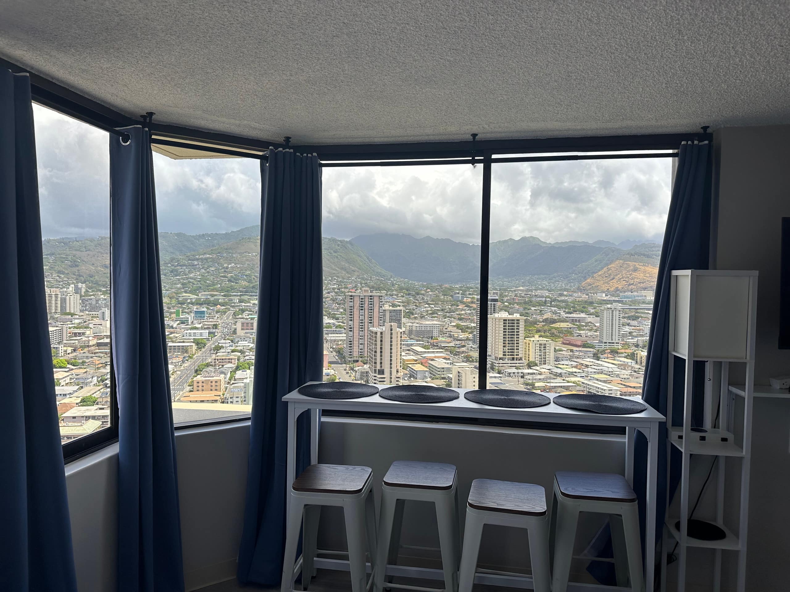 2 bed/2 bath Waikīkī apt sleeps 6 - Image 12
