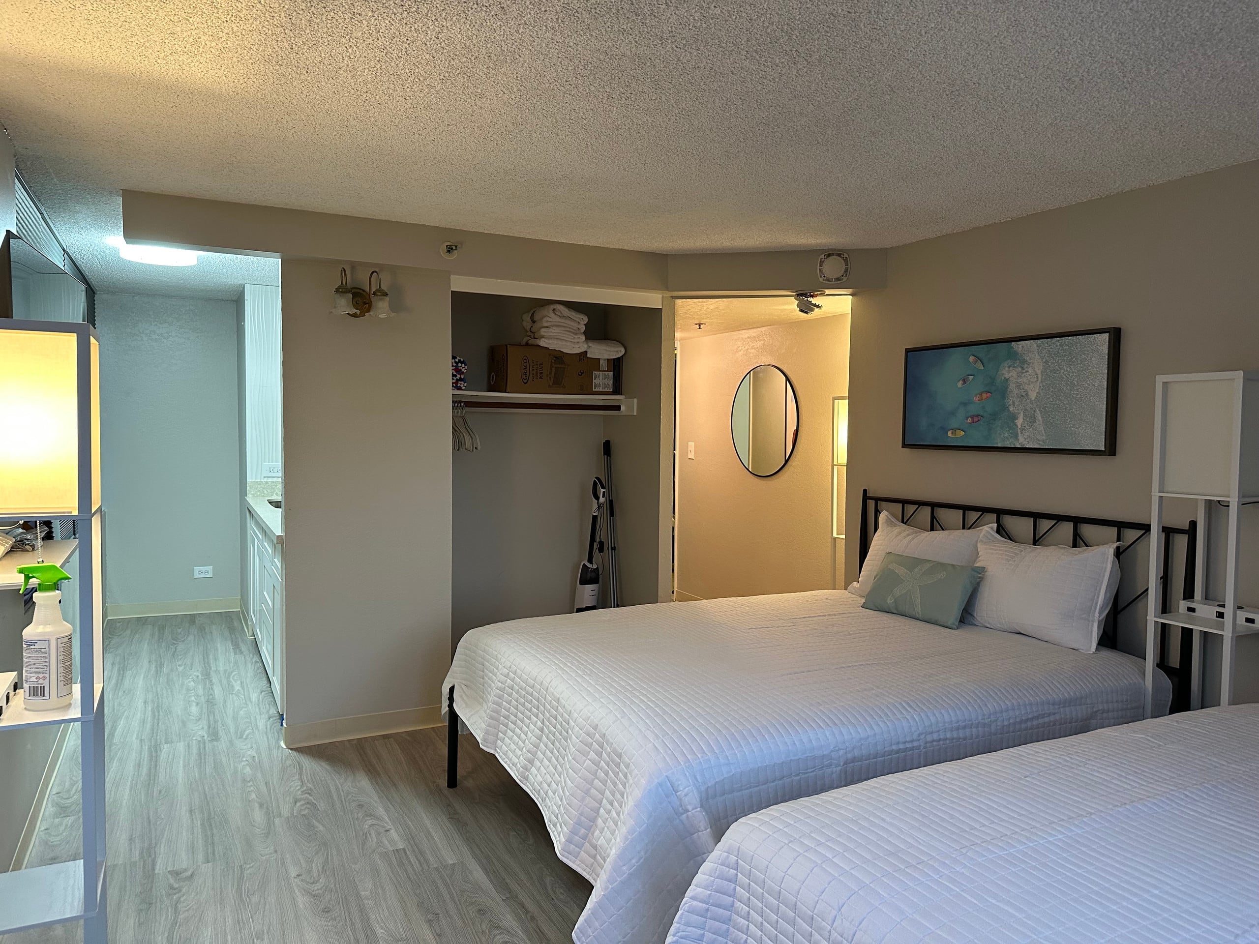 2 bed/2 bath Waikīkī apt sleeps 6 - Image 5