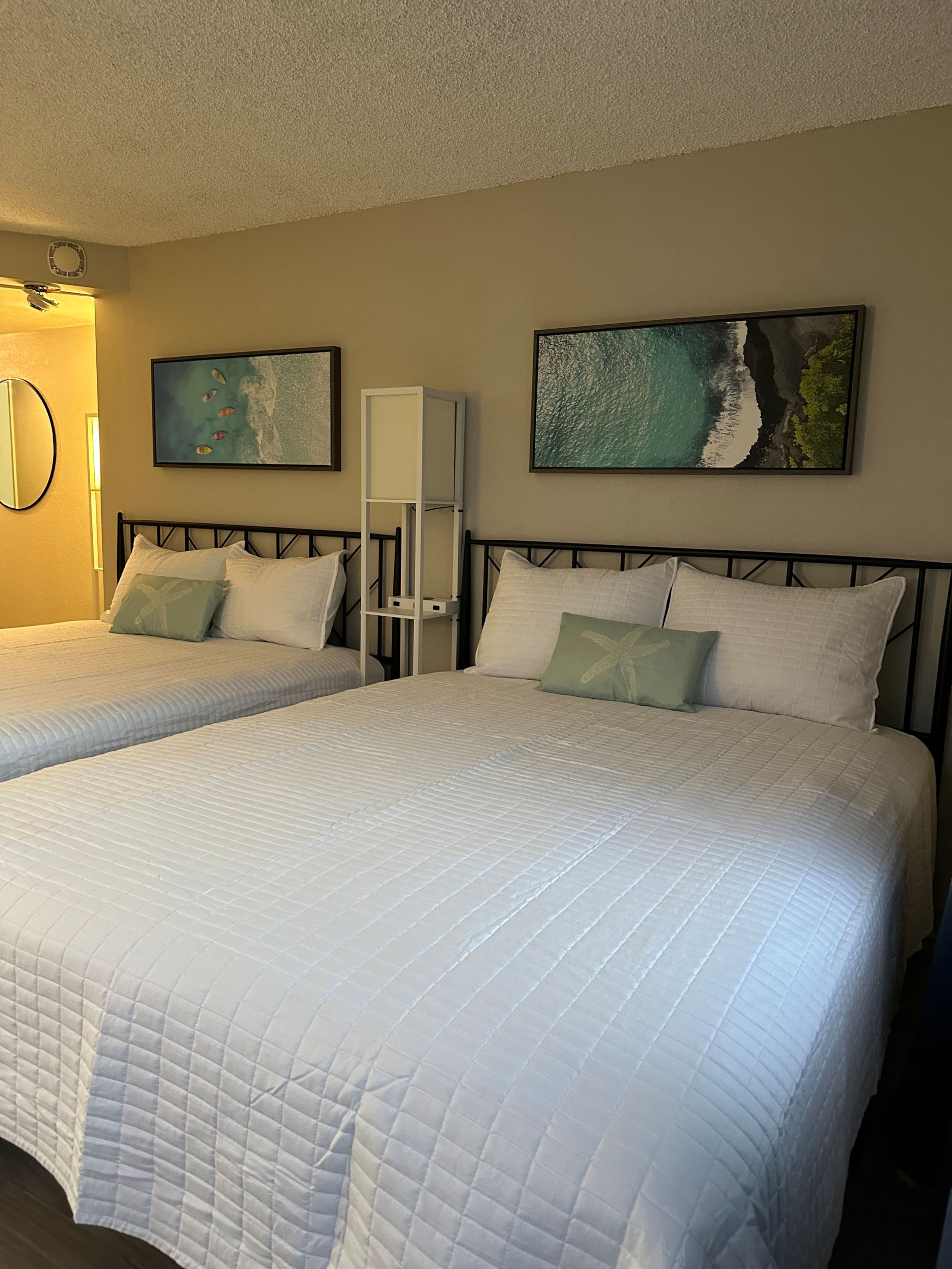 2 bed/2 bath Waikīkī apt sleeps 6 - Image 20