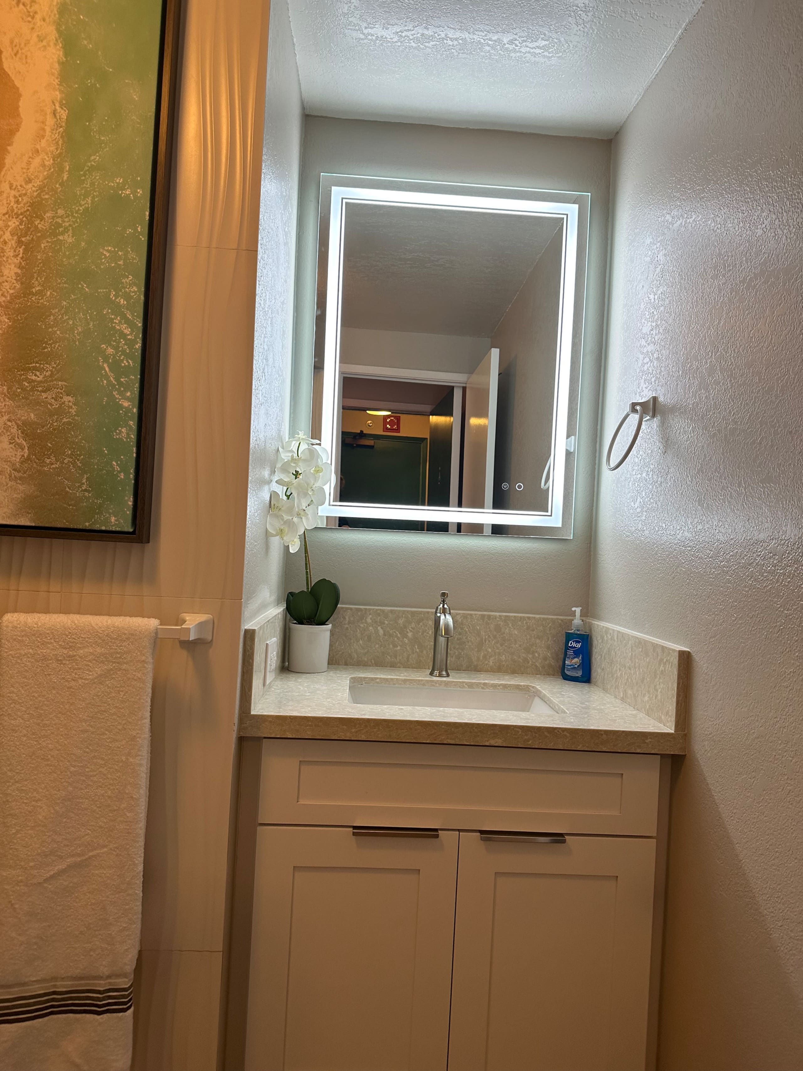 2 bed/2 bath Waikīkī apt sleeps 6 - Image 13