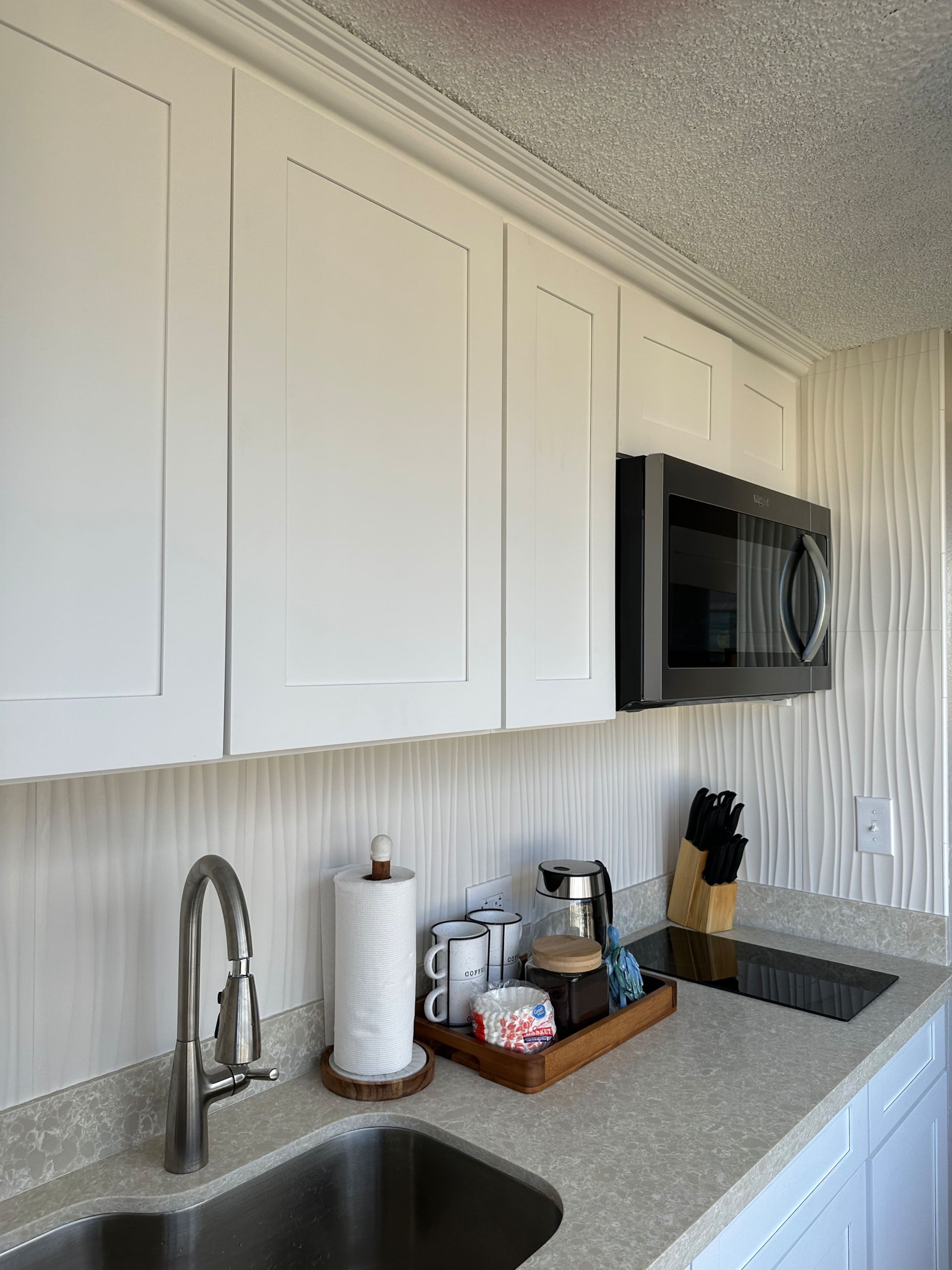 2 bed/2 bath Waikīkī apt sleeps 6 - Image 17