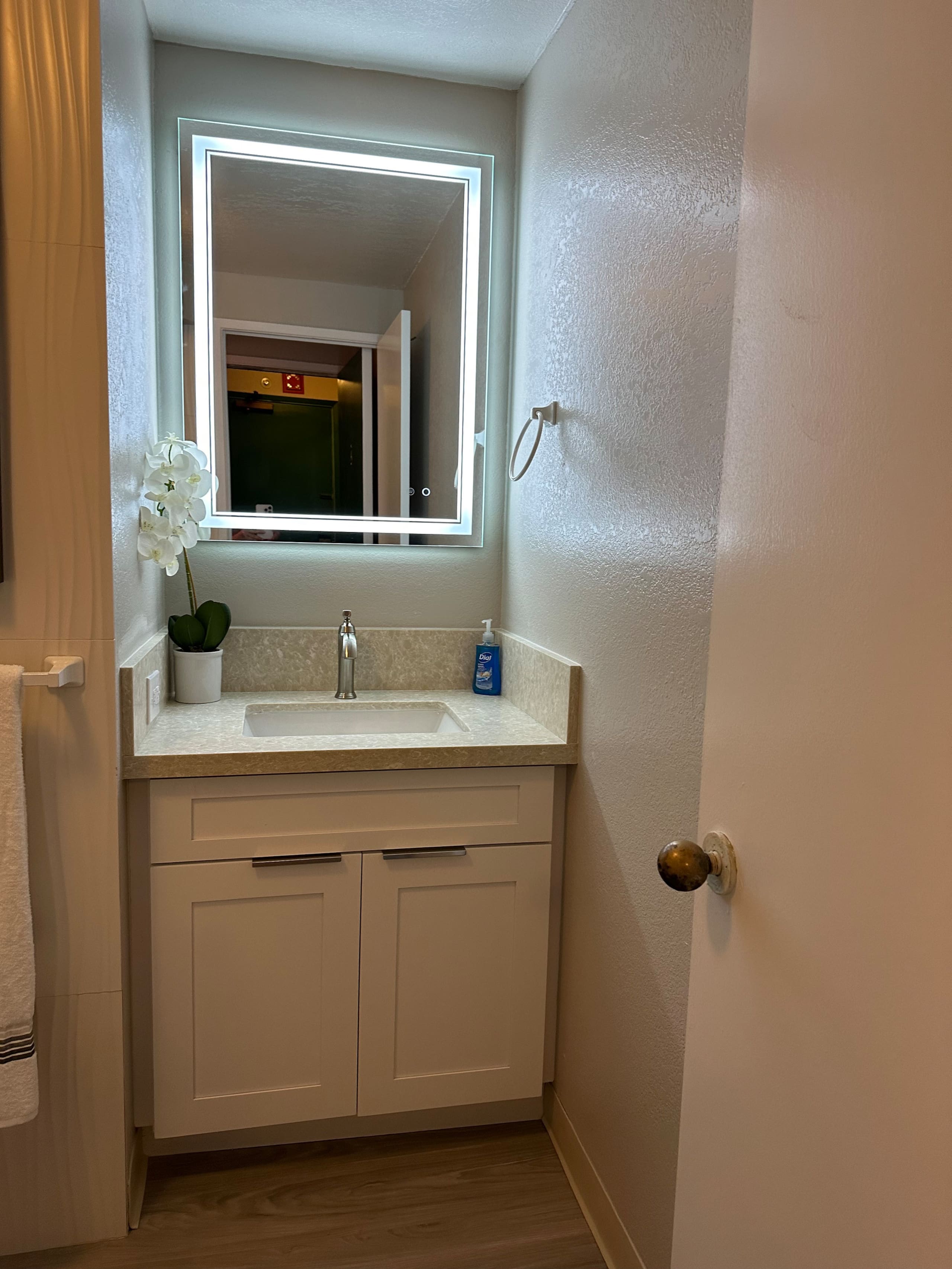 2 bed/2 bath Waikīkī apt sleeps 6 - Image 14