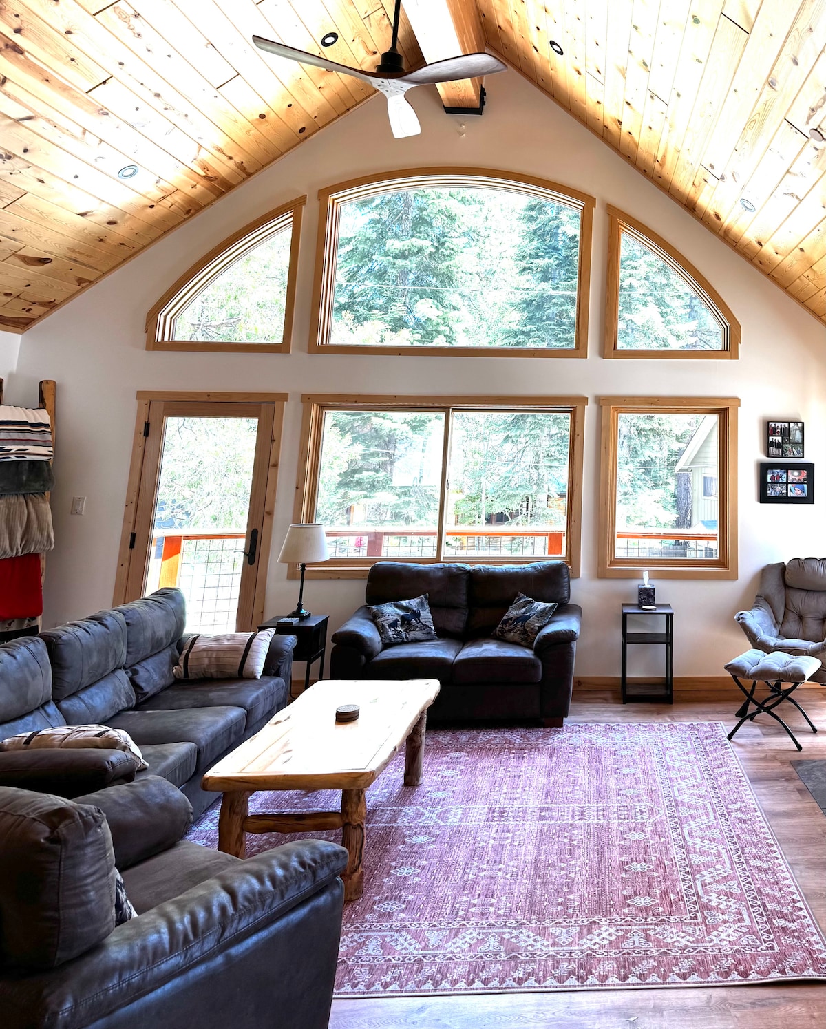 Top performing Airbnb: Dog Friendly Beadle Cabin Near Lake Beach & Dining in Carnelian Bay