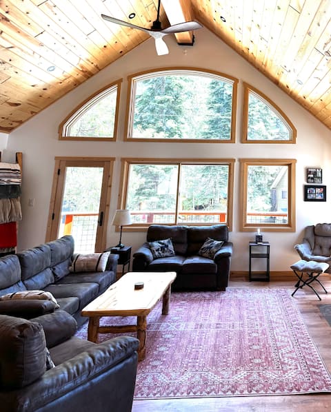 Top performing Airbnb: Dog Friendly Beadle Cabin Near Lake Beach & Dining in Carnelian Bay