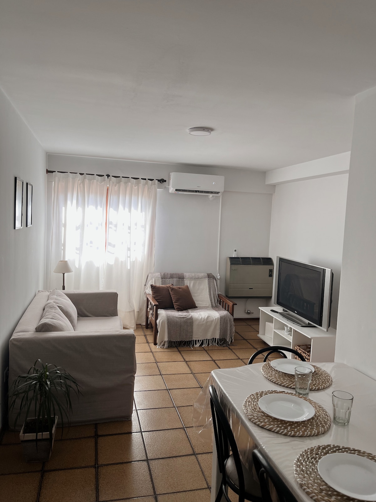 Top performing Airbnb: A cozy, central apartment with a garage in Departamento Capital