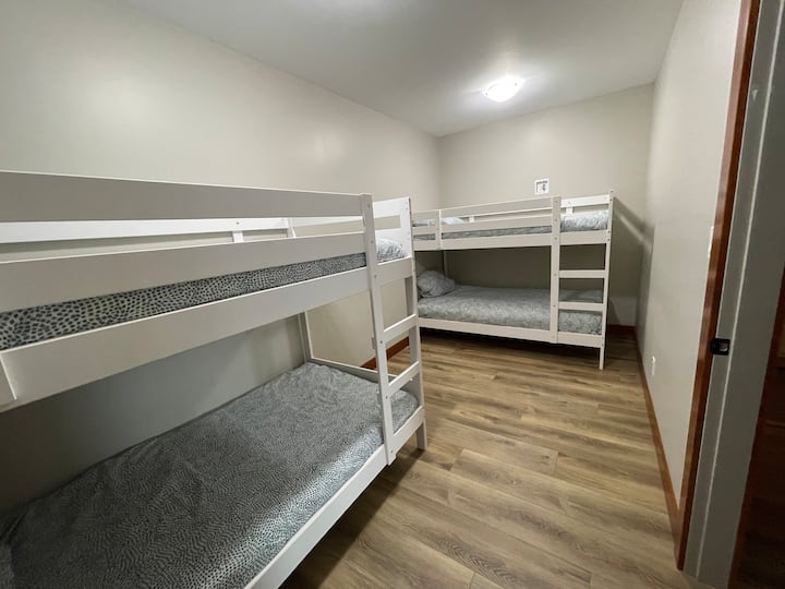 Maghorofa 2, lala watoto/vijana 4 