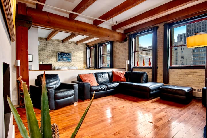 Executive Loft-styled Condo With Free Parking - Winnipeg