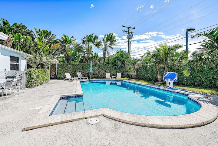 Luxury Pet Friendly Pool Home - West Palm Beach, FL