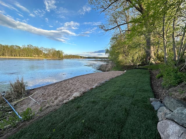 Nordic Harbor Haus – Lake living! gallery image 2