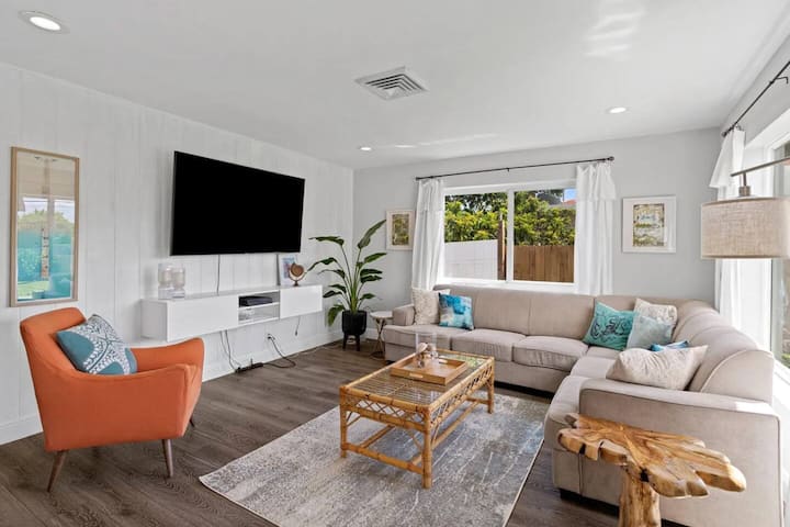 Pet Friendly Pool Home - Close To Intracoastal - West Palm Beach, FL