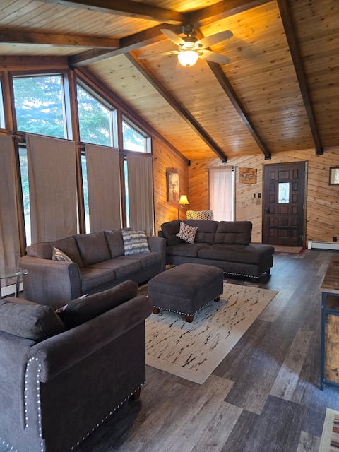 Top Airbnb: Deer Run, mountain home getaway in Sheridan