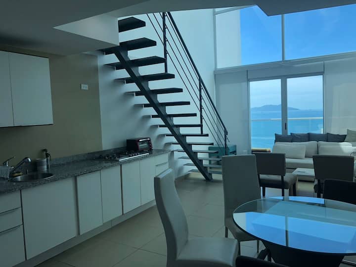 Three-Level Airbnb Loft — 1 bedroom vacation rental in Panamá