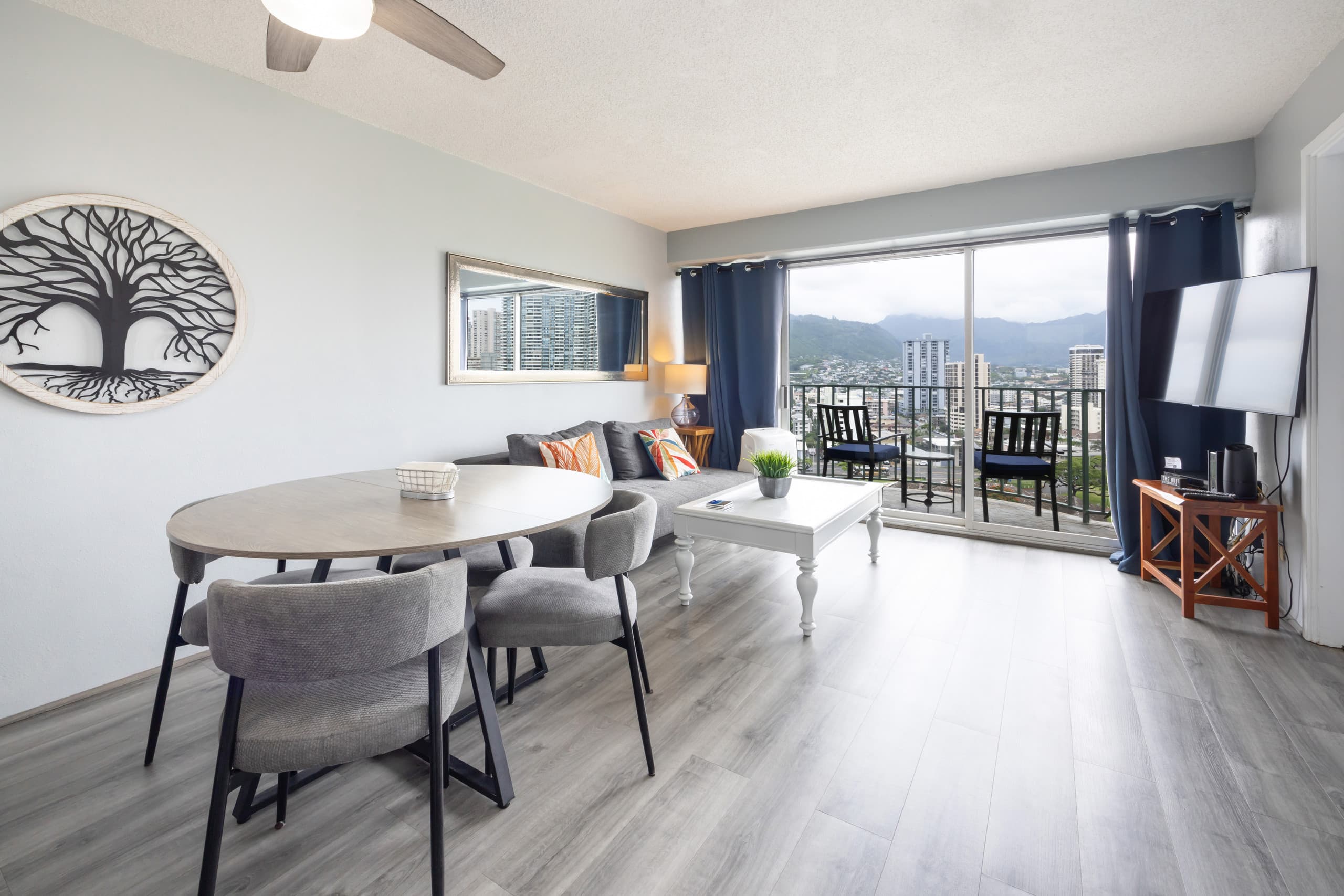 Condo in Honolulu · ★5.0 · 2 bedrooms · 4 beds · 1 private bath - Image 1