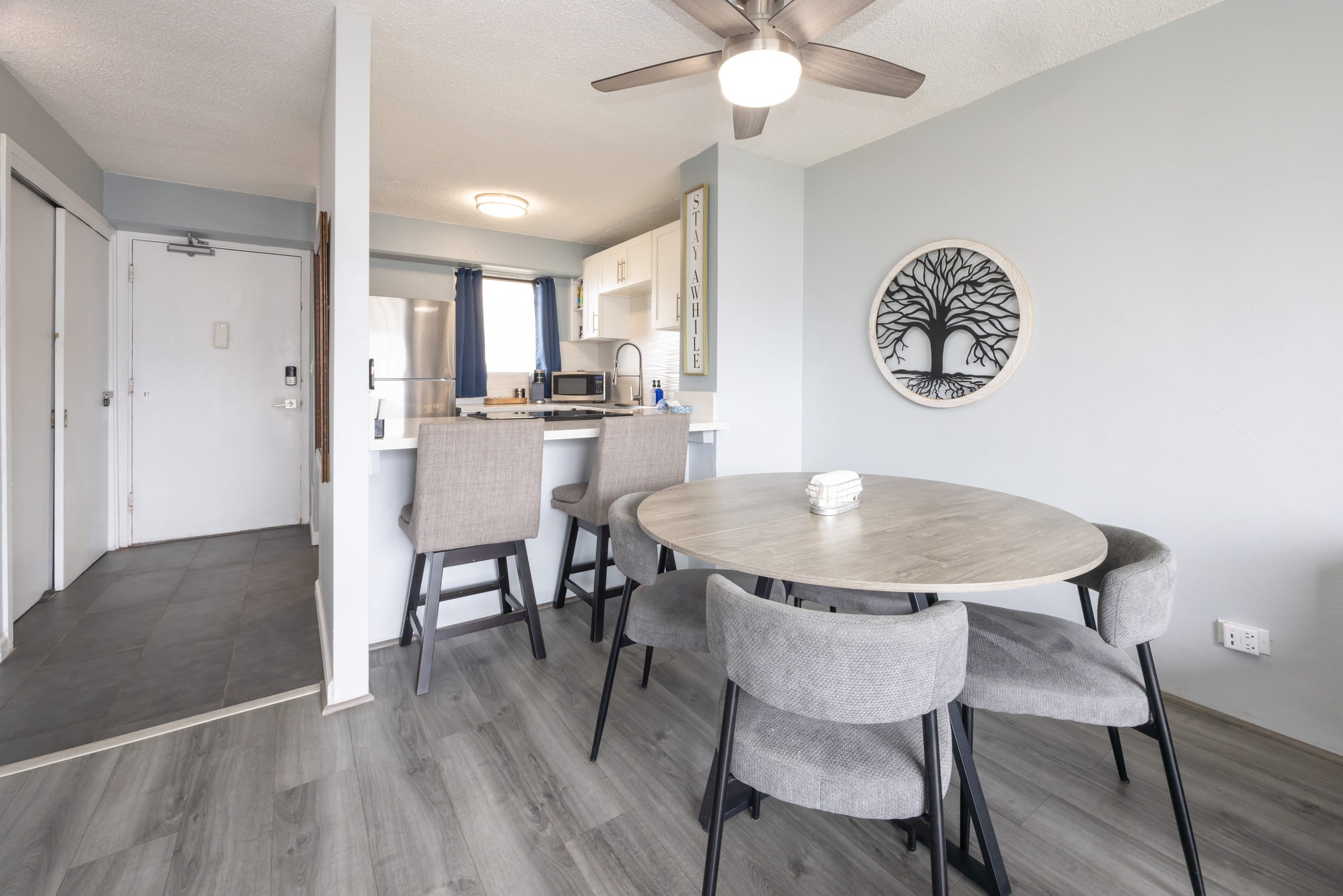 Condo in Honolulu · ★5.0 · 2 bedrooms · 4 beds · 1 private bath - Image 6