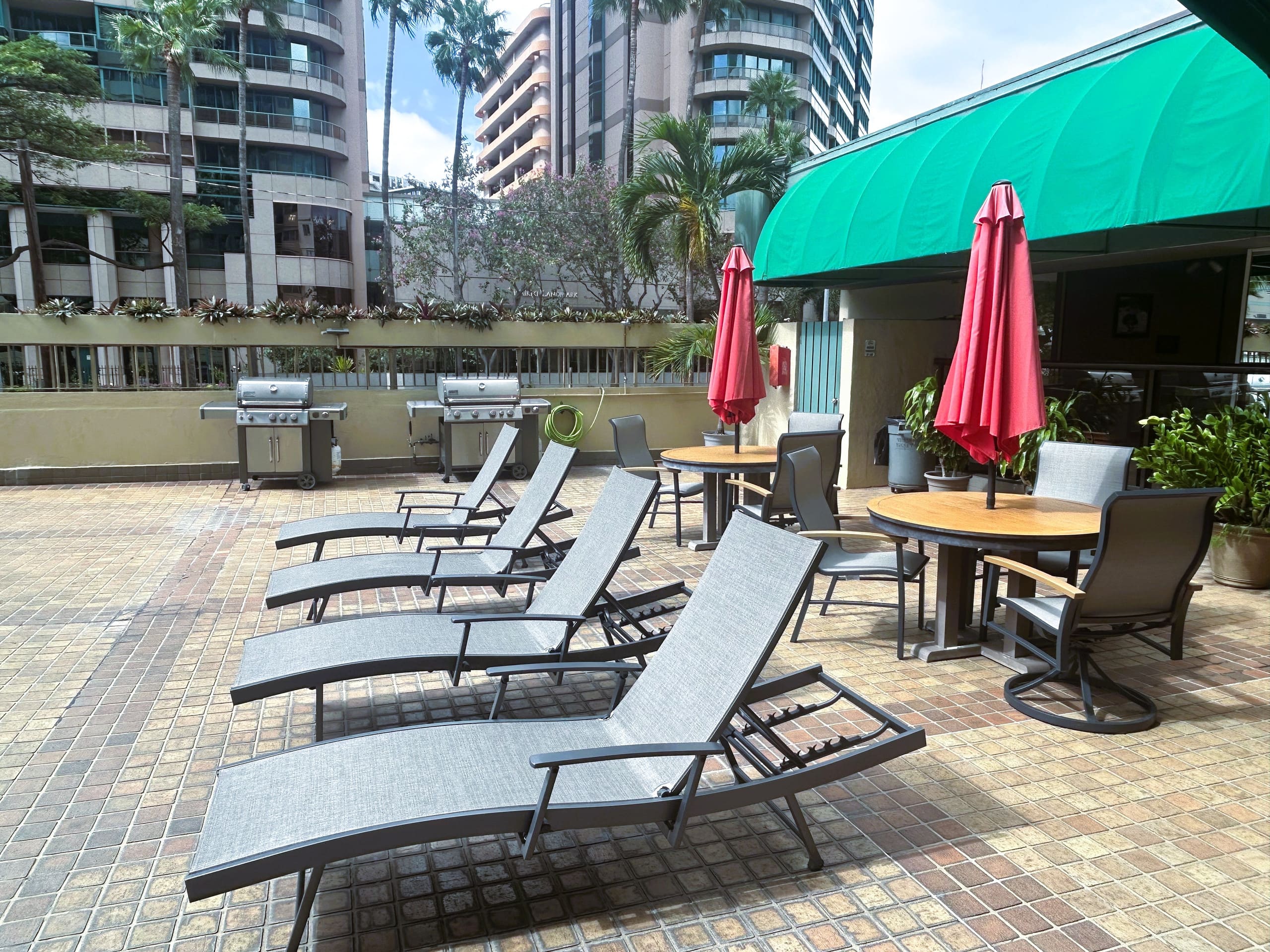 Condo in Honolulu · ★5.0 · 2 bedrooms · 4 beds · 1 private bath - Image 30