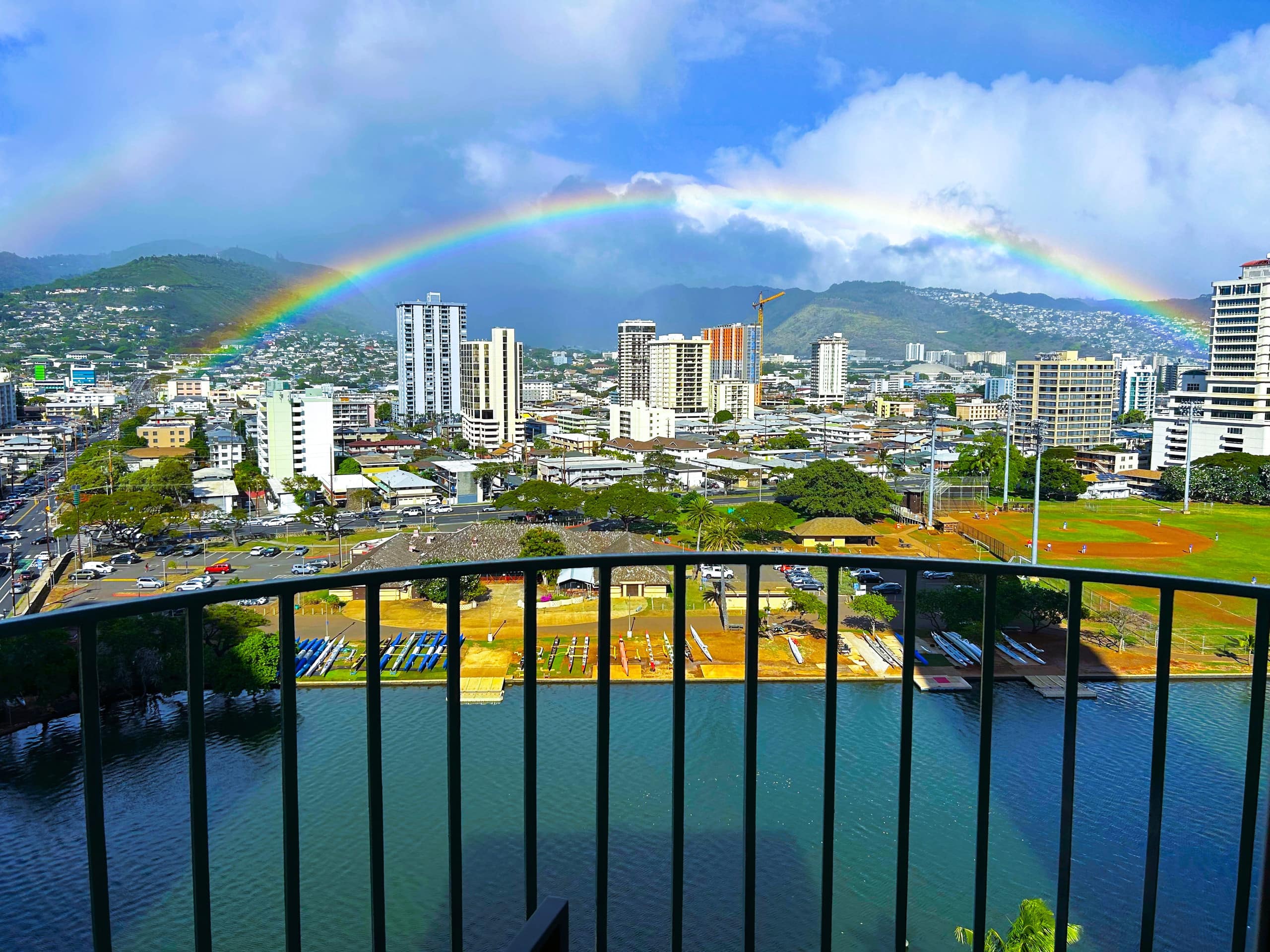 Condo in Honolulu · ★5.0 · 2 bedrooms · 4 beds · 1 private bath - Image 14