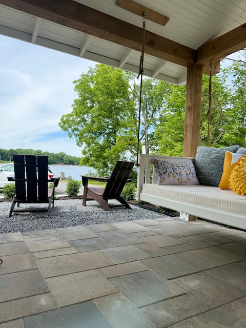 Lady on the Lake Cottage 1 - Tub/Shower Combo