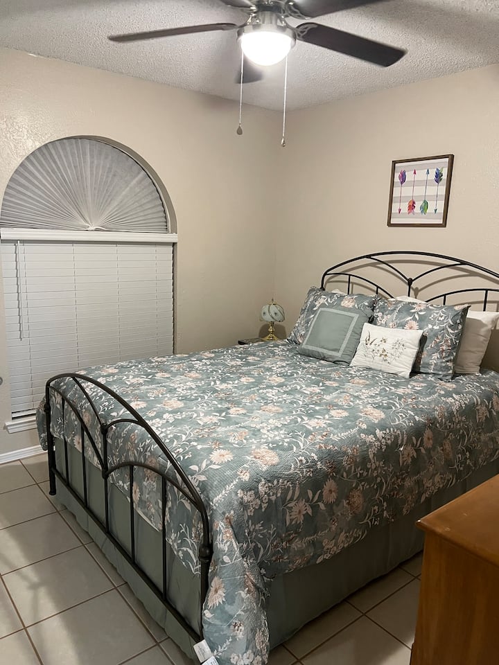 Sovrum #3 med dubbelsäng 