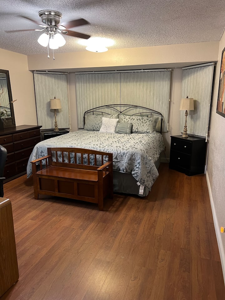 Huvudsovrum med dubbelsäng