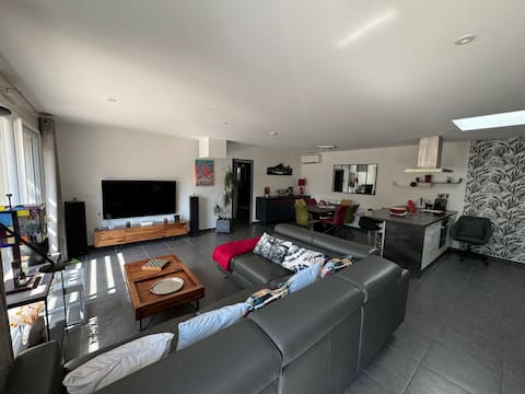 Propriété Airbnb réussie: Modern single-story house in the city center à Ain