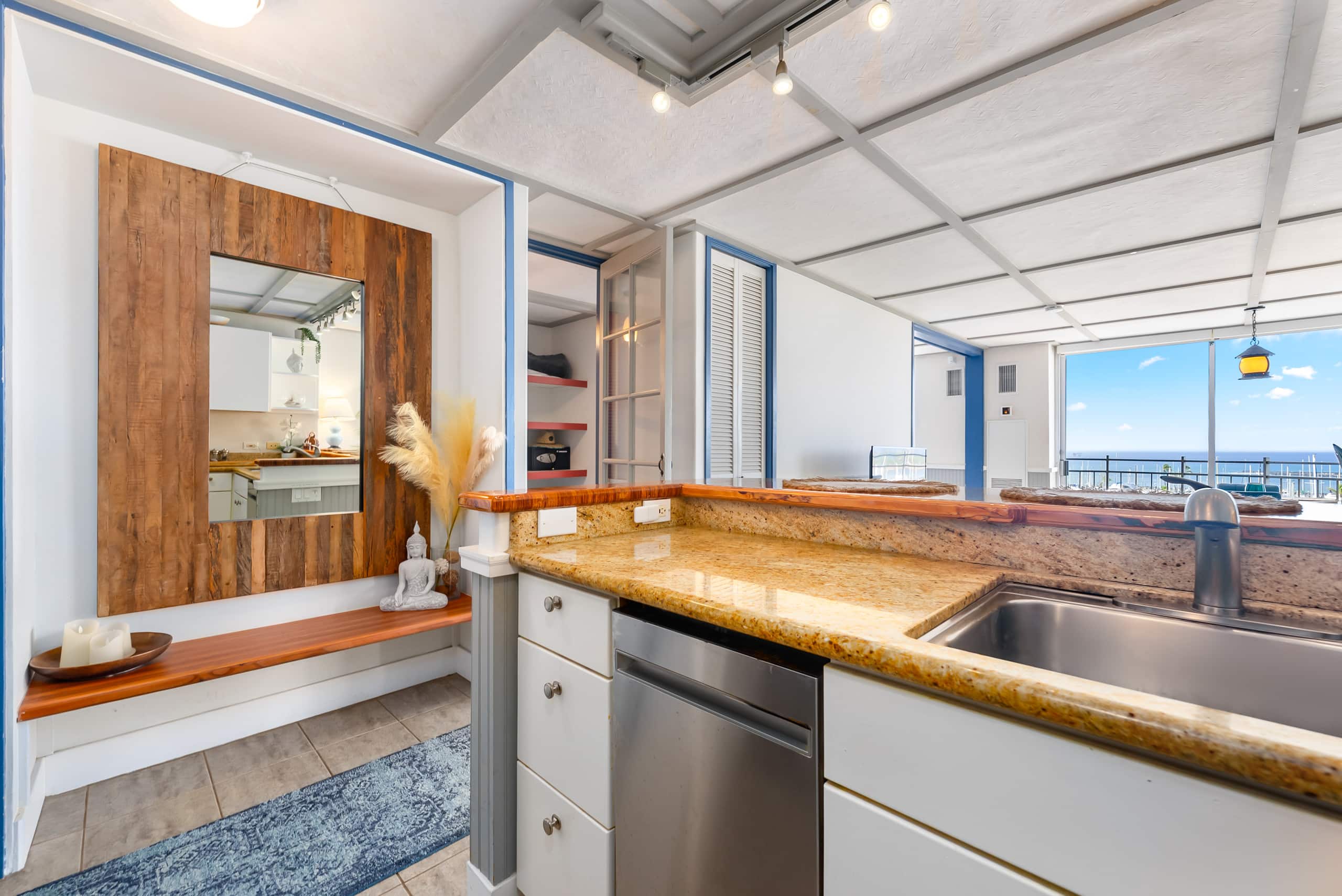 The Lanikai Loft of Waikiki - Photo 17