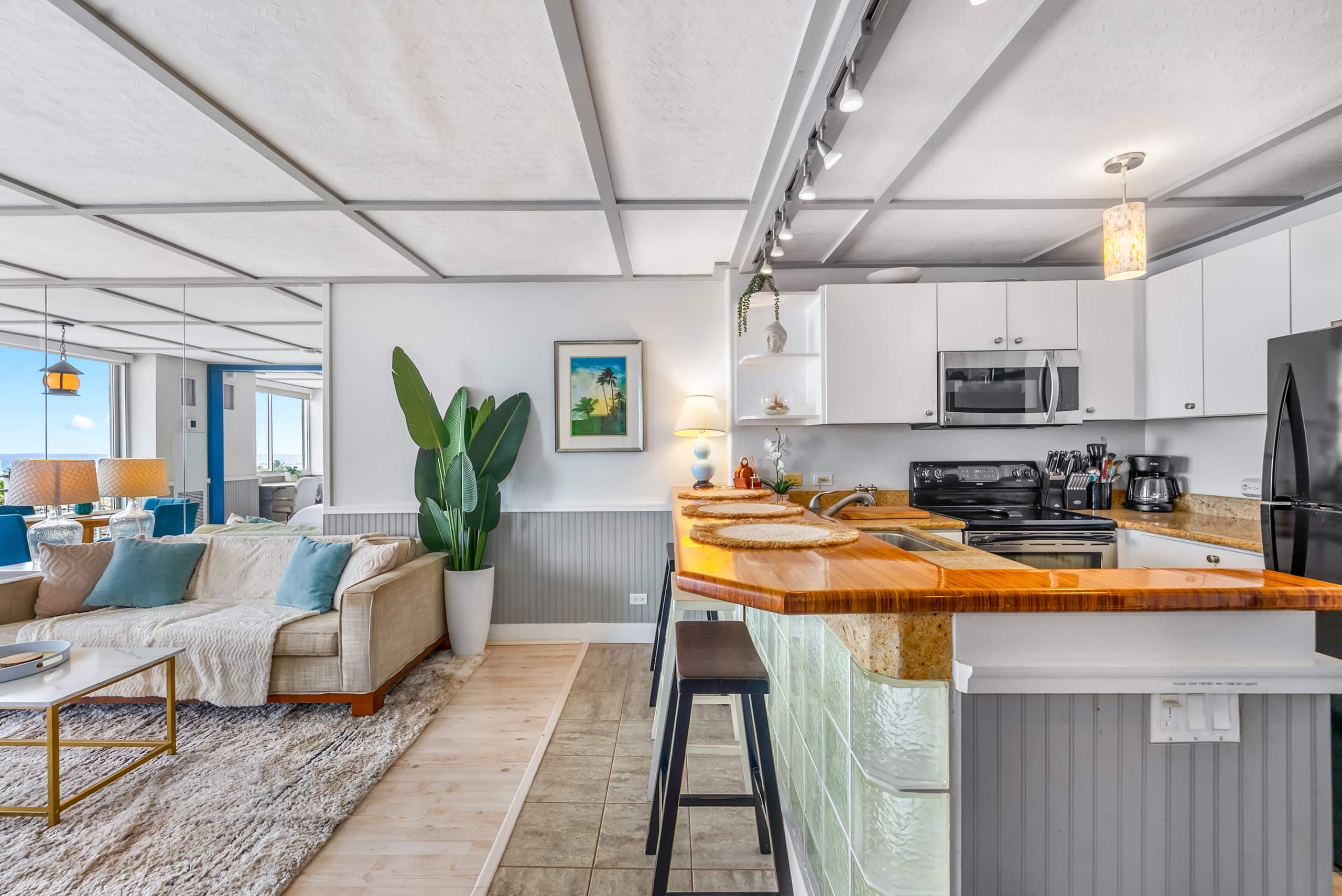 The Lanikai Loft of Waikiki - Photo 22