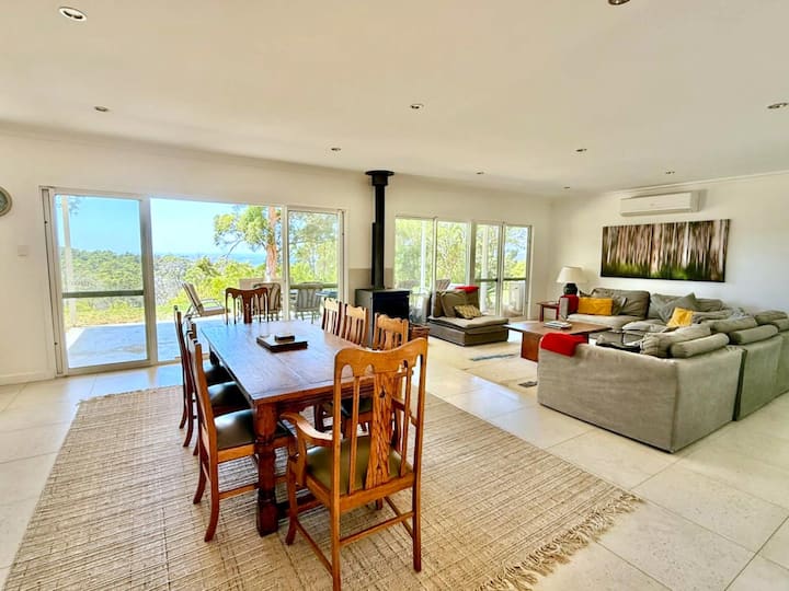 Shadforth Rise: Modern, inlet views, 4 min to town