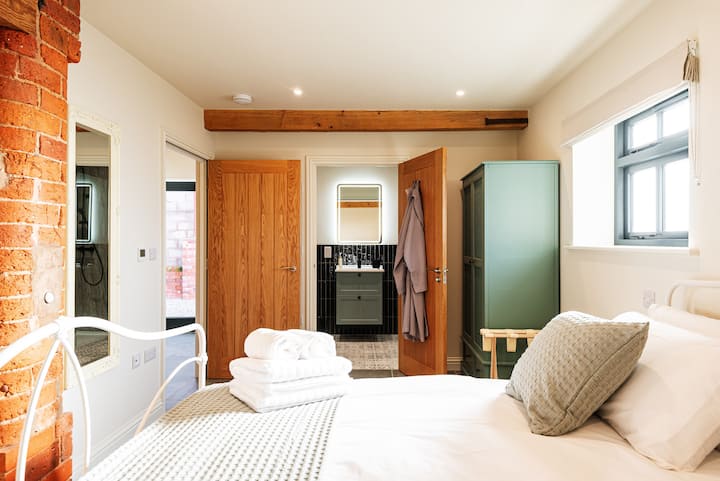 Super King sized bed with view of en-suite