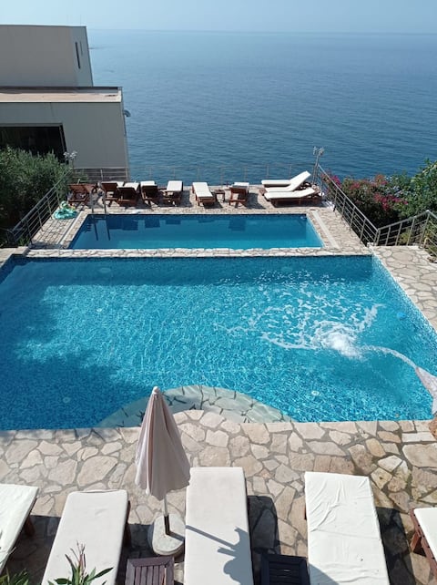 Successful Airbnb property: Sea & pool front apartments in Dubrava