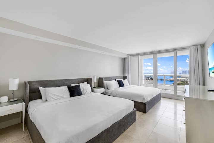 39th Floor Apt | Hot Tub | Gym | Staycozy - Miami, FL