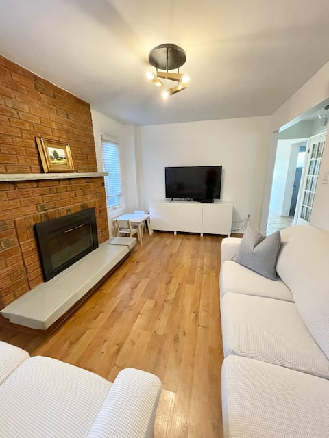 Top performing Airbnb: Near Toronto | Family-friendly | Large yard | 4 BR in Pickering