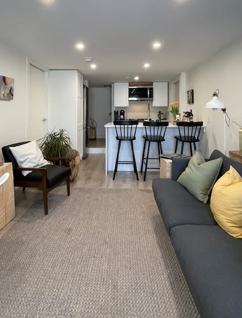 Successful Airbnb property: Full Kitchen • In-suite Laundry• The Artists House in Clarington