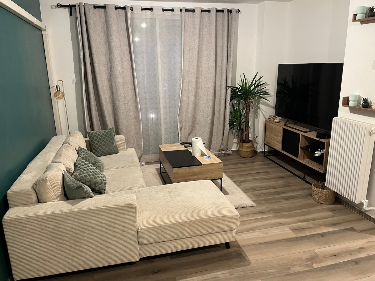 Successful Airbnb property: Beautiful apartment at the foot of the Old Port in Marseille 1er Arrondissement