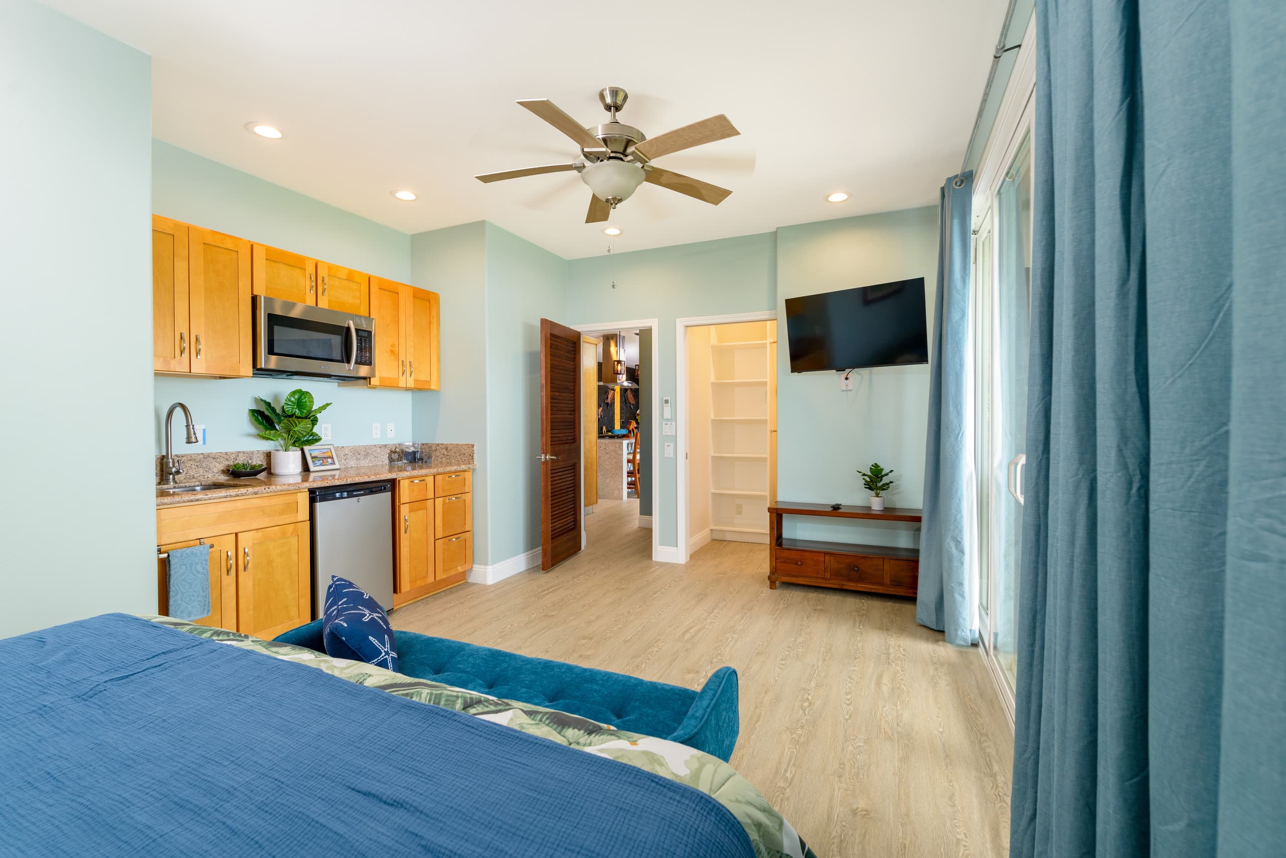 Home in Kailua-Kona · ★4.97 · 8 bedrooms · 9 beds · 6.5 baths - Image 48