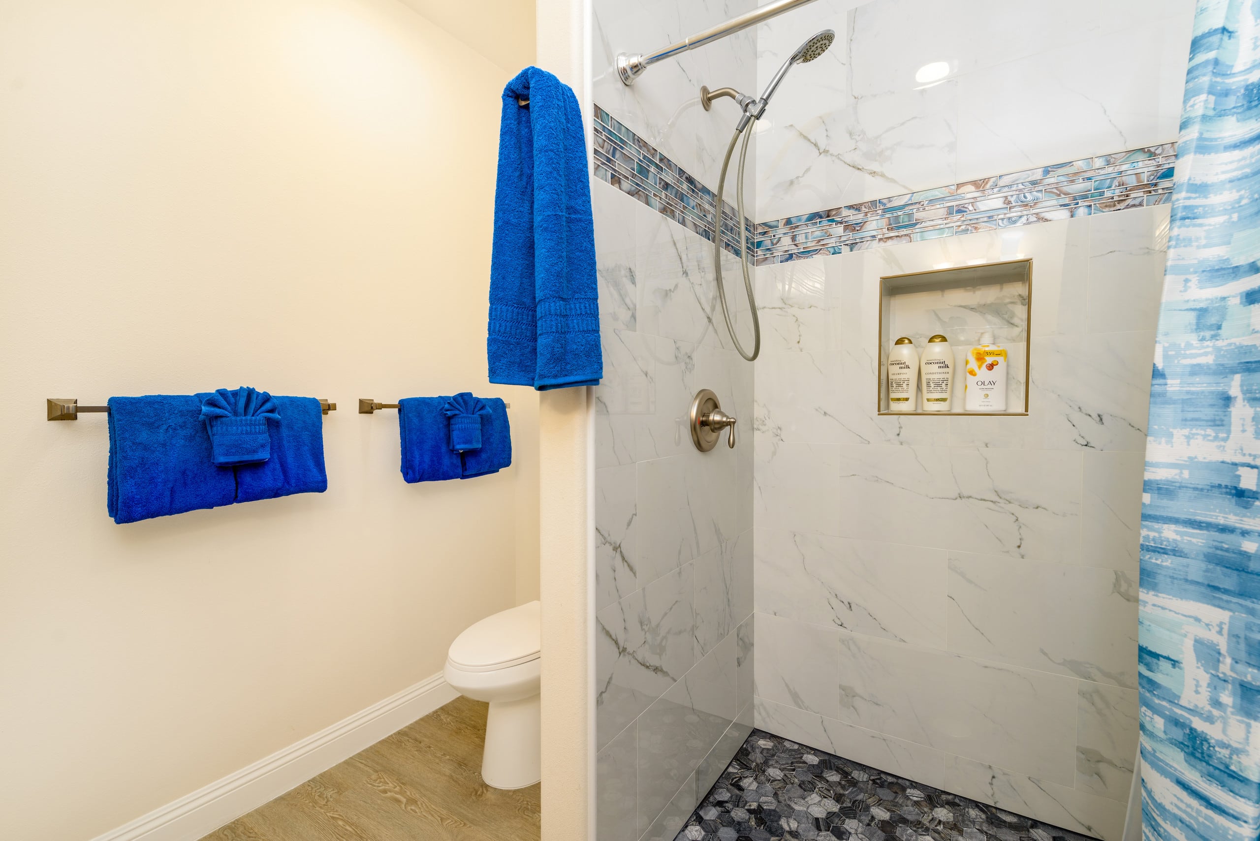 Home in Kailua-Kona · ★4.97 · 8 bedrooms · 9 beds · 6.5 baths - Image 77