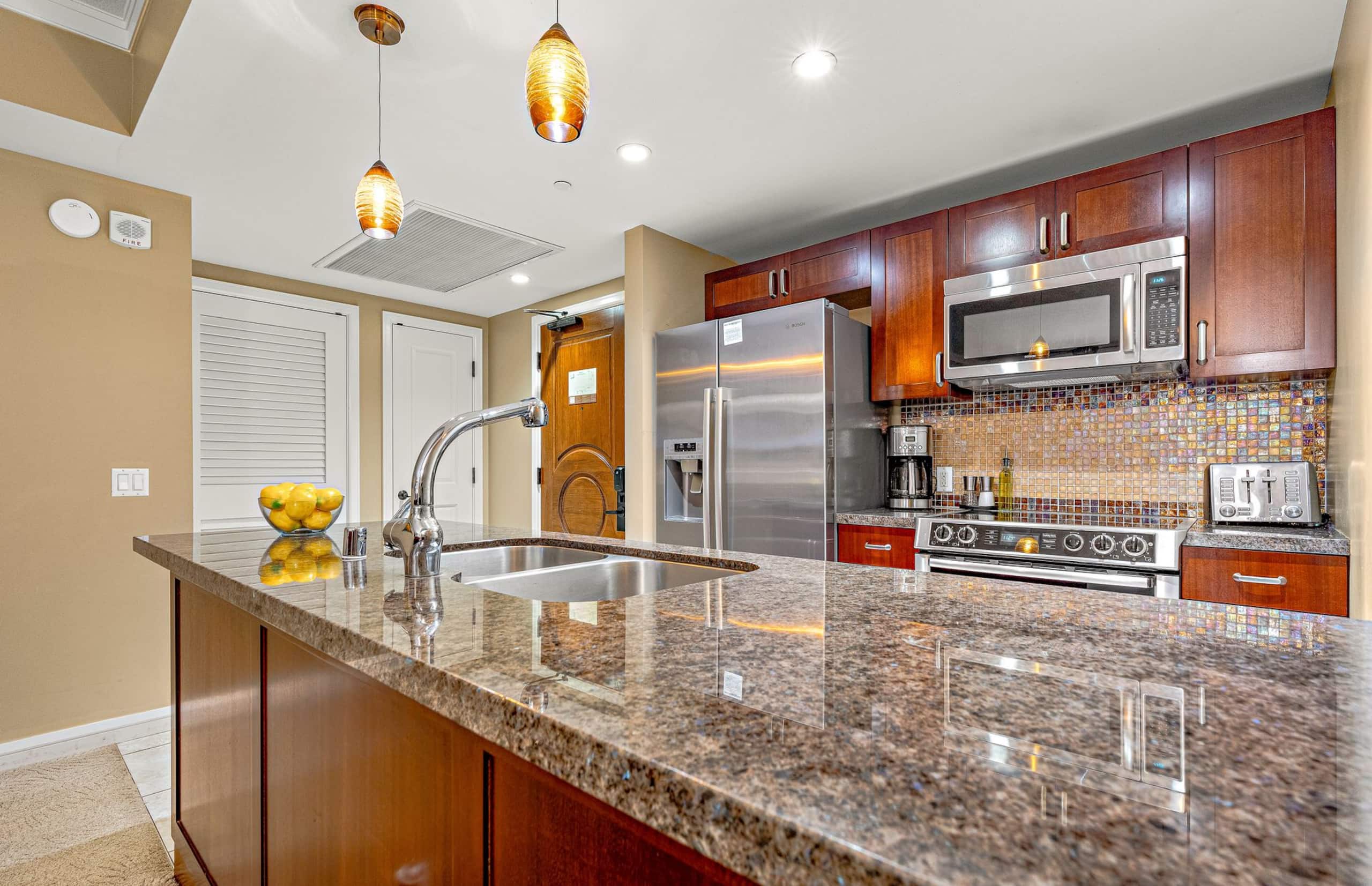 Condo in Lahaina · ★4.94 · 2 bedrooms · 3 beds · 1 bath - Image 13