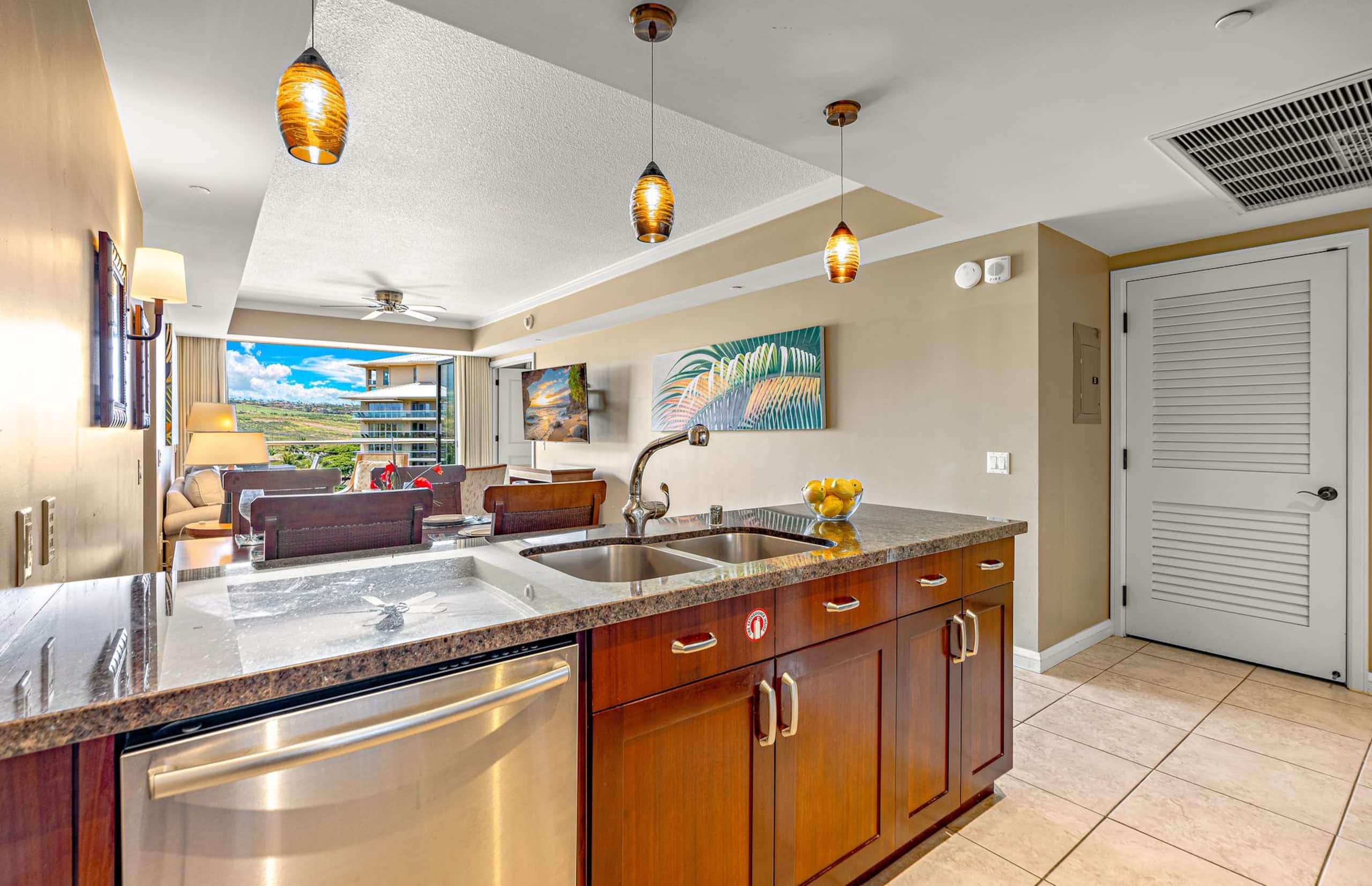 Condo in Lahaina · ★4.94 · 2 bedrooms · 3 beds · 1 bath - Image 10