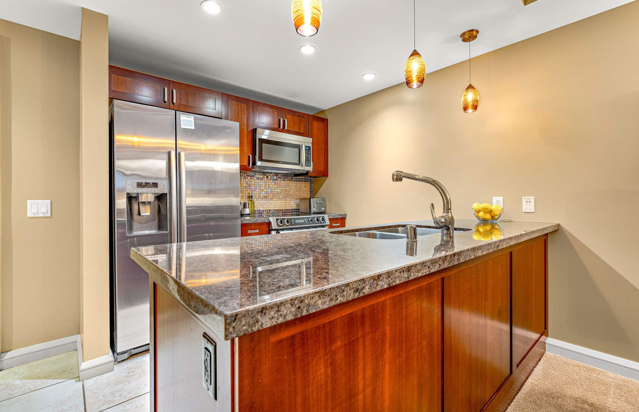 Condo in Lahaina · ★4.94 · 2 bedrooms · 3 beds · 1 bath - Image 14