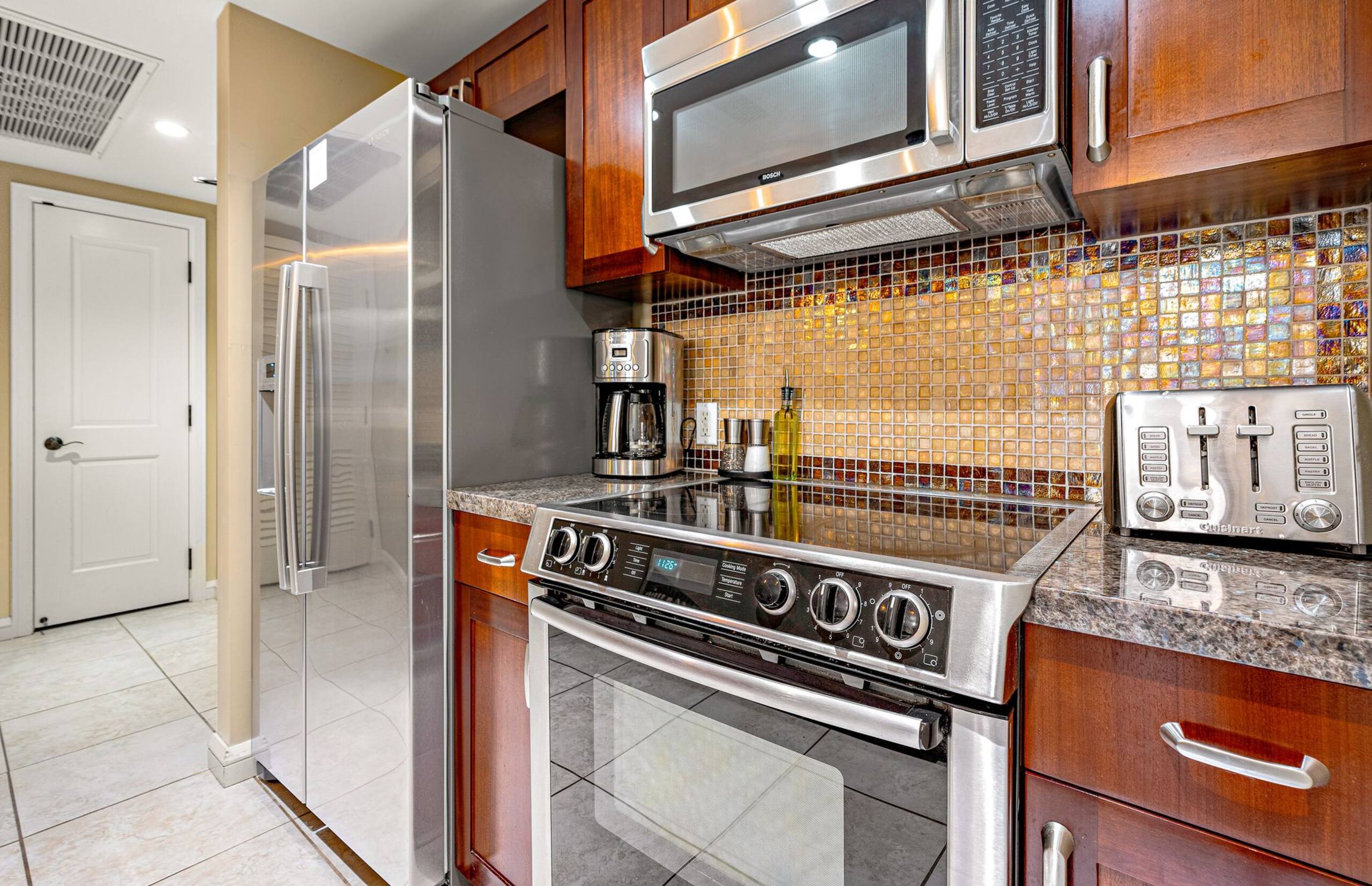 Condo in Lahaina · ★4.94 · 2 bedrooms · 3 beds · 1 bath - Image 15