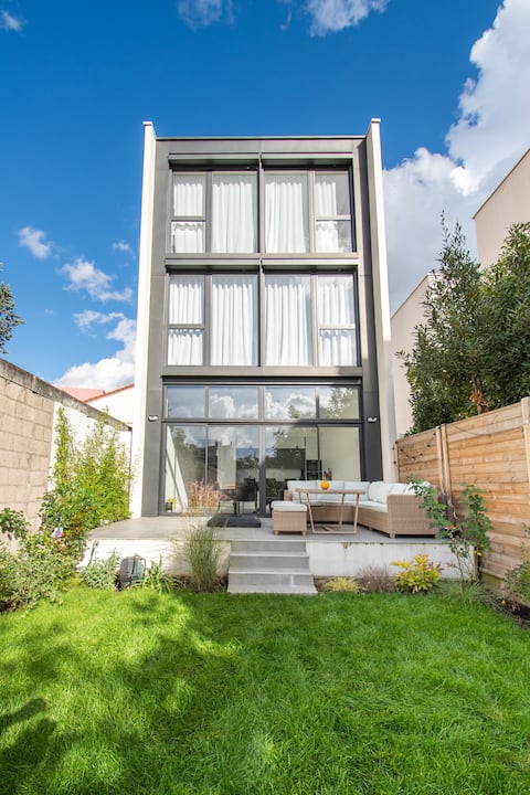 Modern house with garden, 3 min from the metro