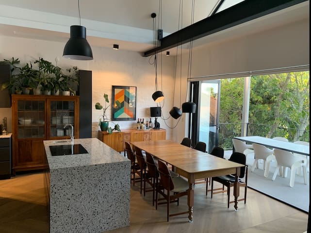 Stylish 3 bedroom house in central Cape Town