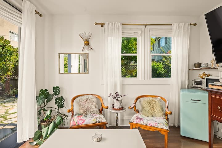 Jungalo Guest Suite - New With Mcm Accents - Oakland, CA