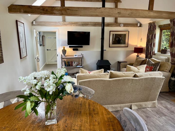 Two Bed Pretty Country Dairy Barn And Indoor Pool - Berkshire