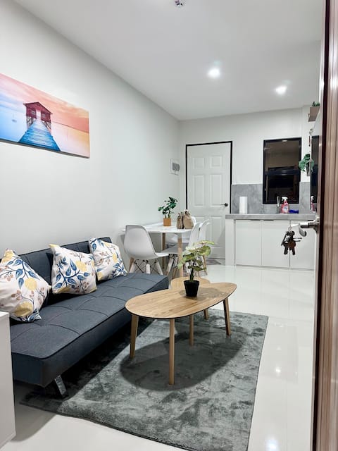 Modern Cozy Apartment 2 - Netflix & Free Parking