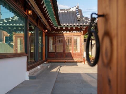 Exclusive House Hanok Stay 'Soo Hanok'