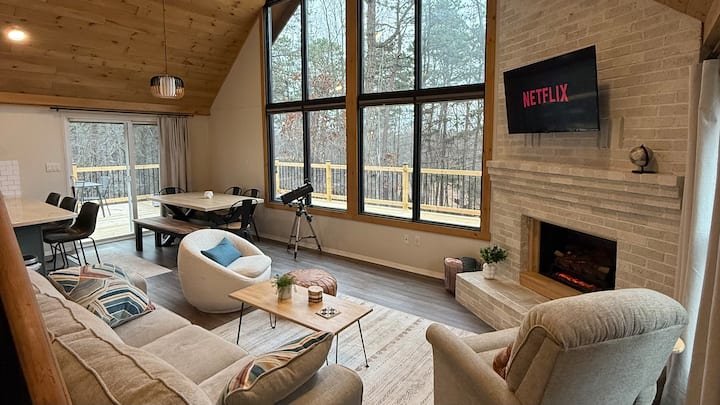 Toasted Marshmallow Chalet | Hot Tub & Fire Pit - Fort Frederick State Park, Big Pool