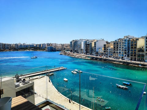 Splendid Seaside Retreat on Spinola Bay