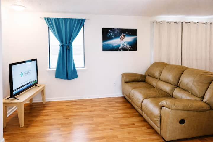 2 Large Bedrooms, Living, Kitchen, Fast Wifi "J" - Burritt on the Mountain