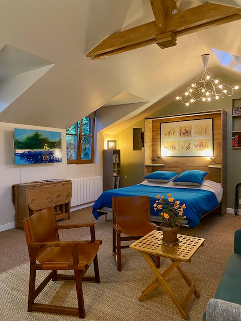 Top performing Airbnb: Quiet and unusual duplex in Montreuil
